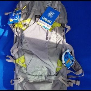 Camelbak pursuit 24 LR backpack, NWOT.